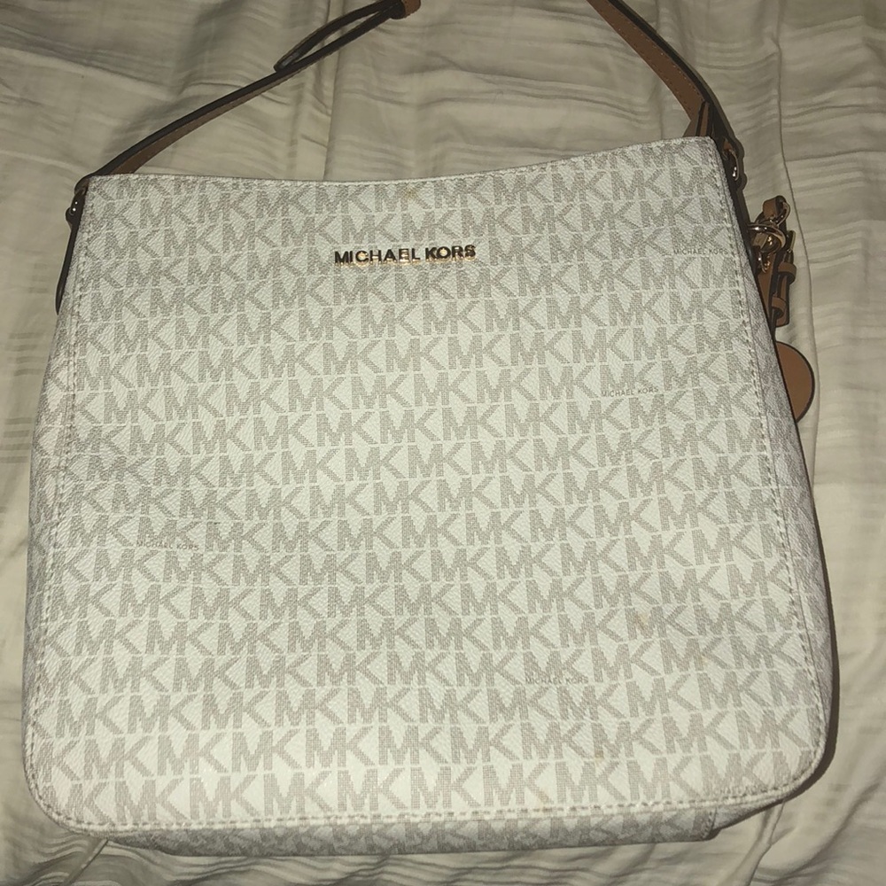 Large Michael Kors cross body like new